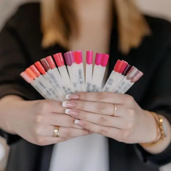 Stylizacja paznokci -manicure hybrydowy w Rzeszowie