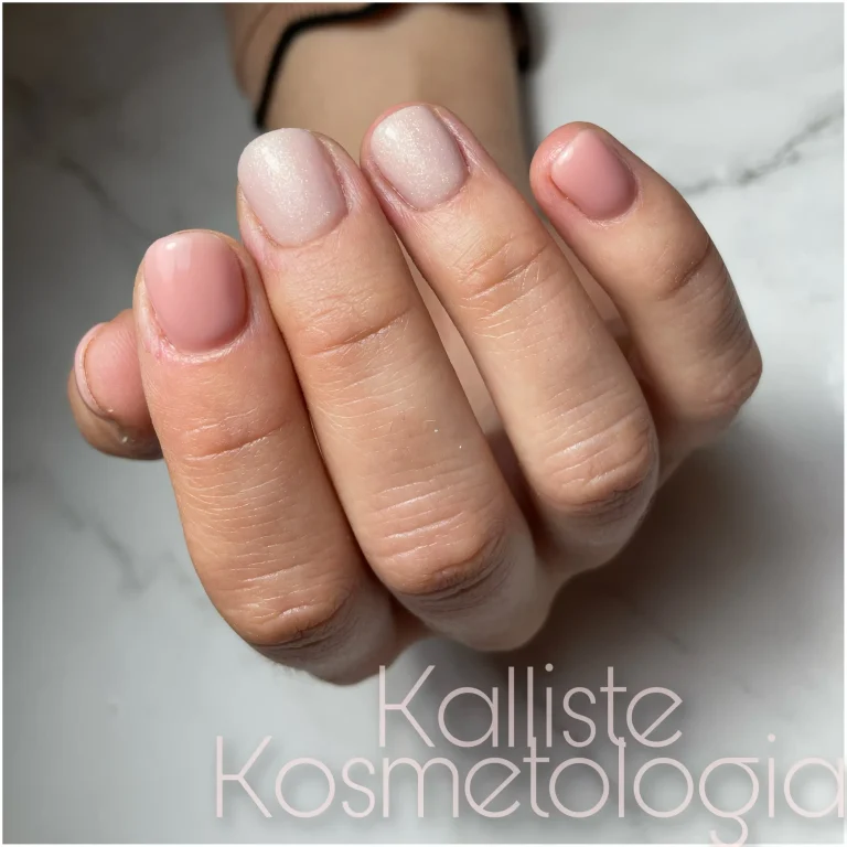 Minimalistyczny manicure wykonany w salonie Kalliste w Sędziszowie Małopolskim