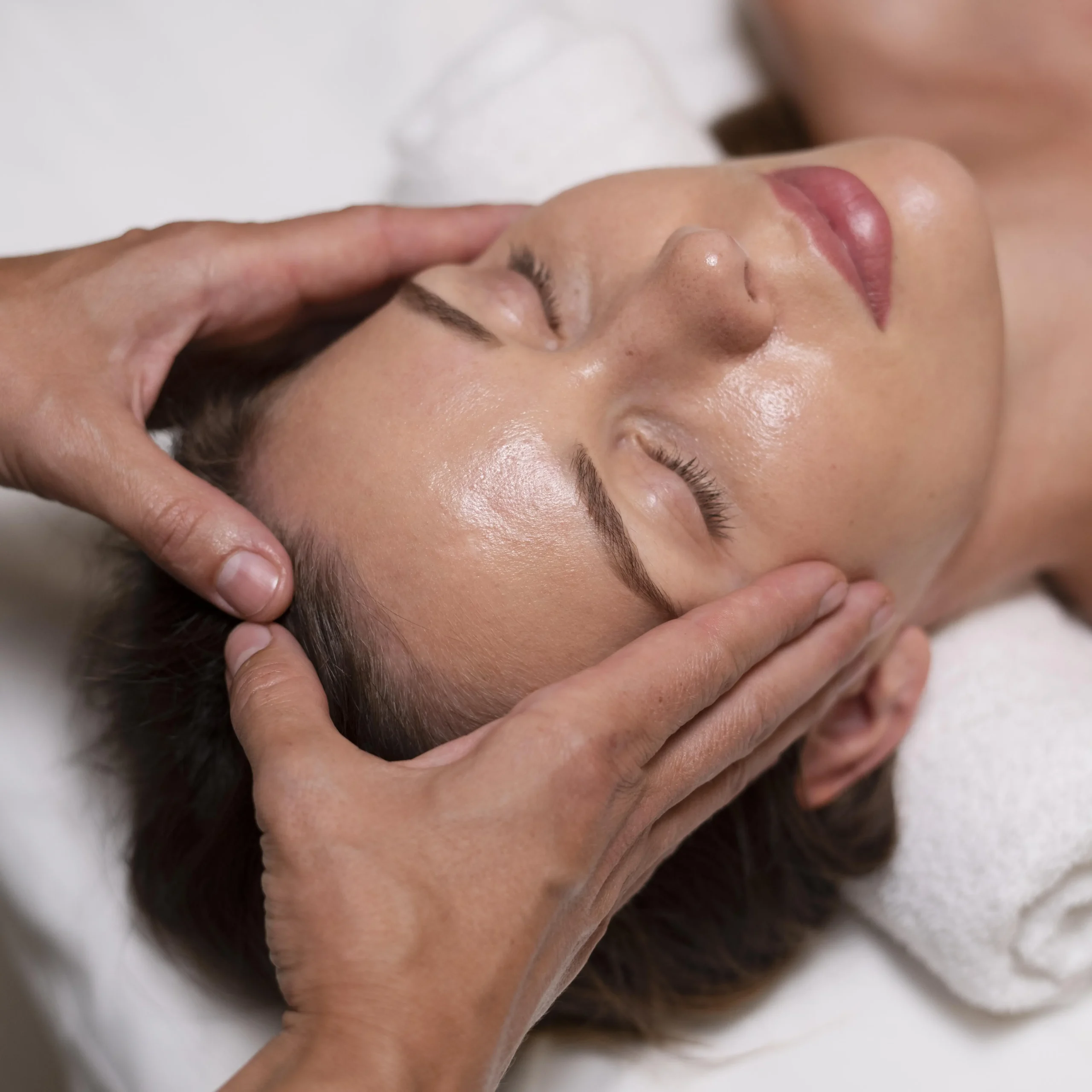 Masaż Kobido twarzy w salonie kosmetologicznym Kalliste Sędziszów Małopolski