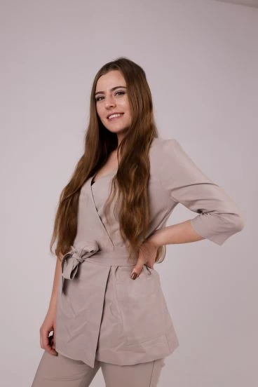 Stylistka rzęs i brwi pracująca w salonie kosmetycznym w Sędziszowie Małopolskim